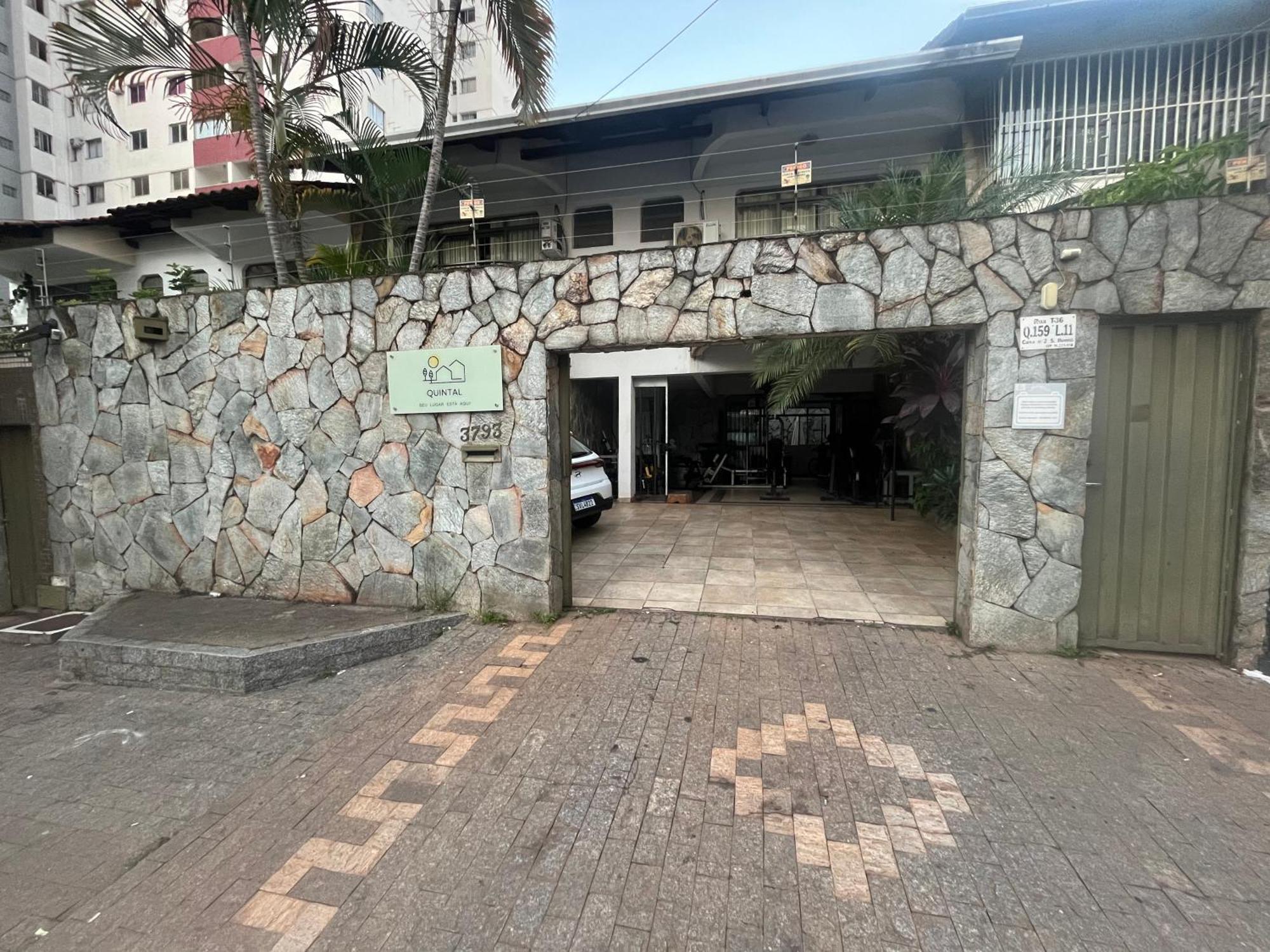 Casa Quintal Bueno! 5 Quartos Com Ar Split E Internet Ultra! Perto Do Melhor De Goiania! Marista Parques Areiao E Vaca Brava Hospital Premium Mater Dei Blue Fit Perdomo Goiania Shopping! Exterior foto